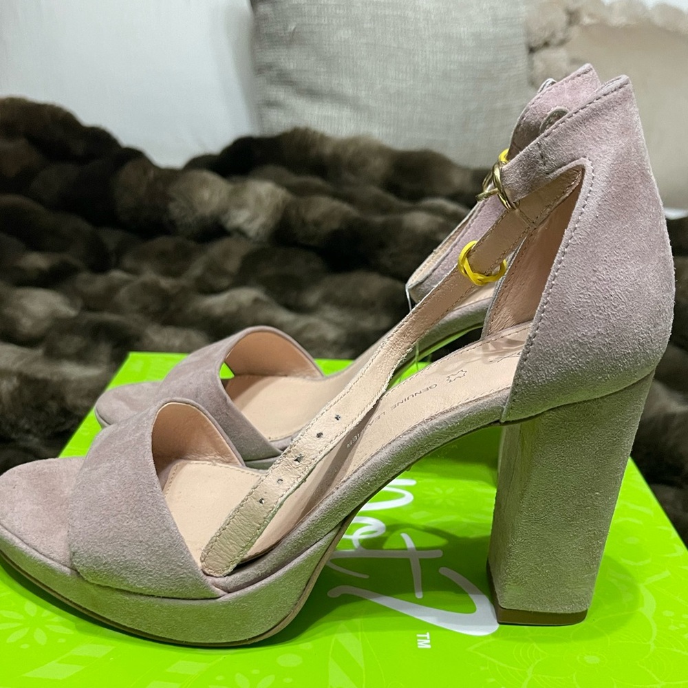 Super cute chunky heel size 6.5